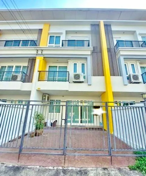 261024sknekarno ให้เช่า อาคารพาณิชย์ รพ.ลาดกระบัง 330ม. ถ.สุวรรณภูมิ4 1.05กม.  ARLลาดกระบัง  2.55กม. ทาวน์โฮม 3ชั้น 4นอน 4น้ำ 27 ตร.ว. 230