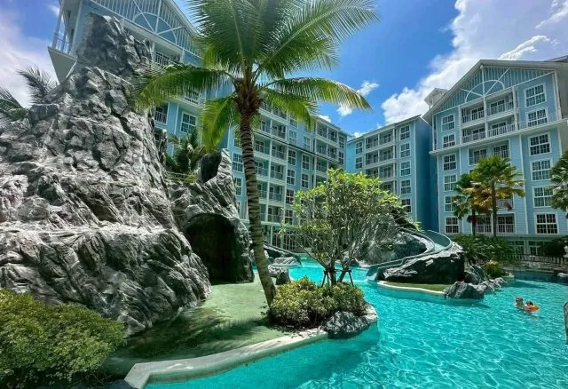 คอนโดสไตล์รีสอร์ตติดทะเลนาจอมเทียน ห้อง Pool Access ชั้น 1