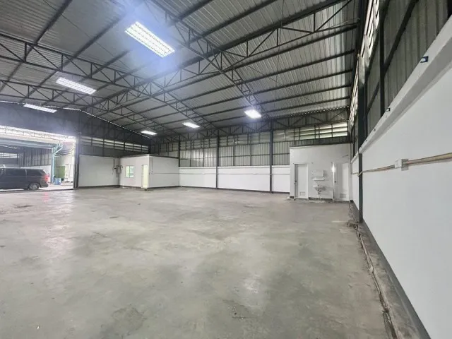 โกดังให้เช่าในซอยสะแกงาม 26   ตรงข้ามโรงเรียนวัดสะแกงาม