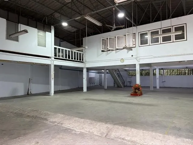 BR 1950 ให้เช่าโกดัง คลังสินค้า 120 ตรว. 580 ตรม. มีชั้นลอย ซอยวิภาวดีรังสิต 6 ใกล้ทางด่วนดินแดง เหมาะทำโกดัง คลังสินค้า อู่รถยนต์