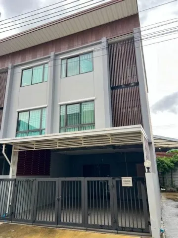 HR 10577 ให้เช่าบ้านทาวน์โฮม 3 ชั้น (หลังมุม) 4 ห้องนอน โครงการ สิริเฮ้าท์ รัชดา18 ลาดพร้าว