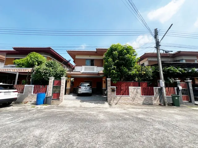 ขายบ้านเดี่ยว 2 ชั้น หมู่บ้านภัสสรัตน์ ปทุมธานี  (ถนนเมนโครงการ)