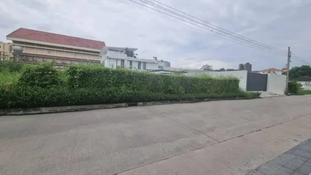ให้เช่า #ที่ดินเปล่า ซอยราชวินิตบางแก้ว หลังเมกาบางนา #ใกล้โรงเรียนราชวินิตบางแก้ว  #ย่านบางนา095-1642956  HHH