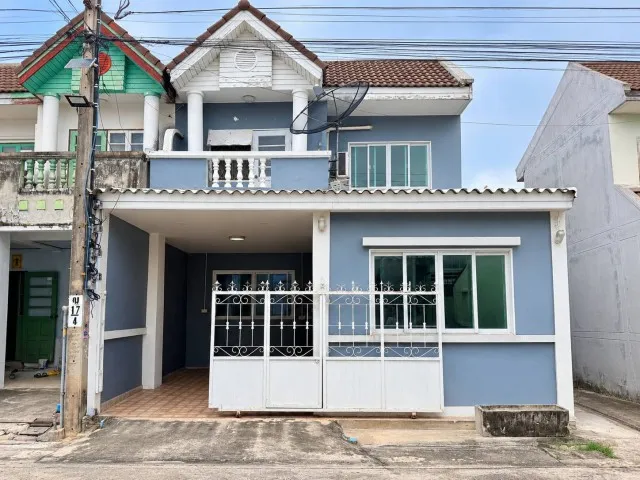 หมู่บ้านนนทรีปาร์ค ซอยบางรักน้อย 16 ถนนรัตนาธิเบศร์ ทาวน์โฮม 2 ชั้นหลังมุม ต่อเติมเต็มพื้นที่ ฟังก์ชันครบการใช้งาน เดินทางสะดวก ใกล้รถไฟฟ้า