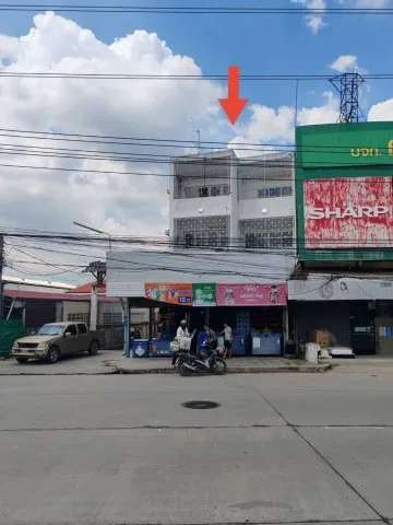 ขายอาคารพาณิชย์ 3 ชั้น ตึกริม 2 คูหา ติดถนนใหญ่ 8 เลน ใกล้แยกปทุมวิไล 900 เมตร
