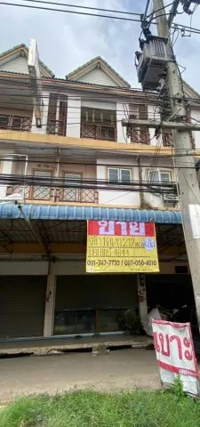 ขายถูก อาคารพาณิชย์ 3 ชั้นครึ่ง ใกล้โรงพยาบาลบ้านแพ้ว ติดถนนหลัก เส้นบ้านแพ้ว–พระประโทน